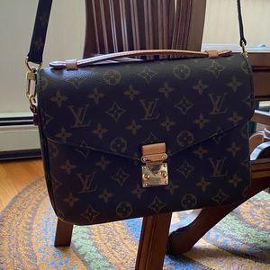 LV Pochette Métis